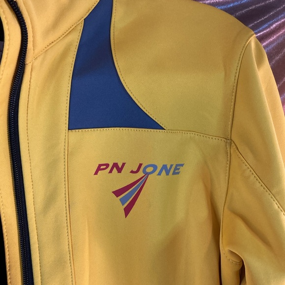 PN Jones size M yellow athletic cycling jacket with rear pockets non slip waist - Picture 3 of 7
